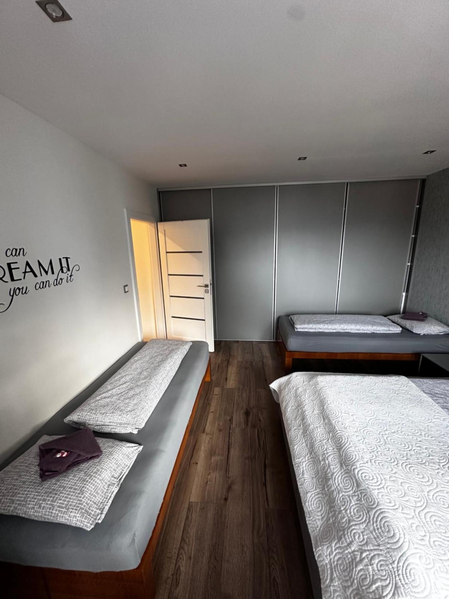 We Apartment - Close To The Center & City View, Self Check-In 24H バンスカー・ビストリツァ エクステリア 写真