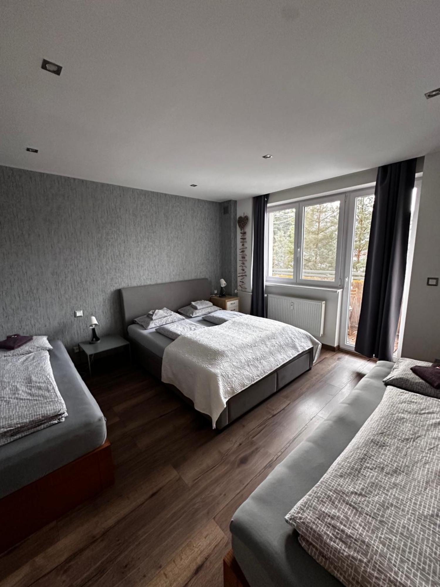 We Apartment - Close To The Center & City View, Self Check-In 24H バンスカー・ビストリツァ エクステリア 写真